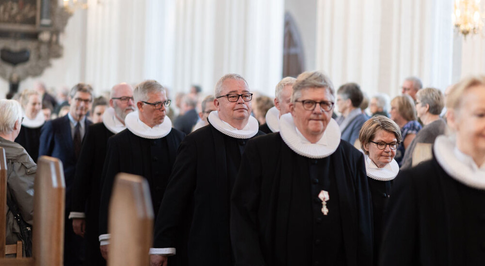 Præster i procession