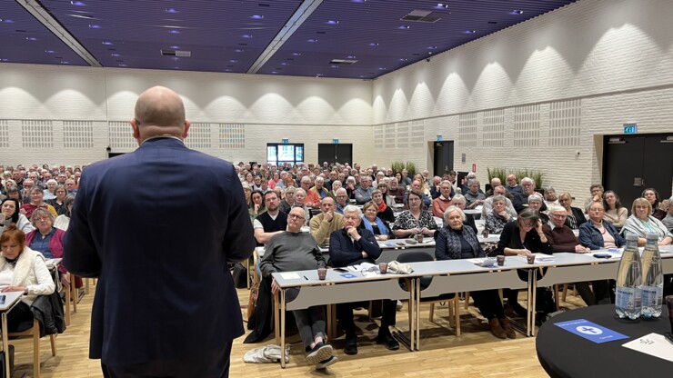 Biskop Mads Davidsen byder velkommen til fælles temadag for nye menighedsrådsmedlemmer.