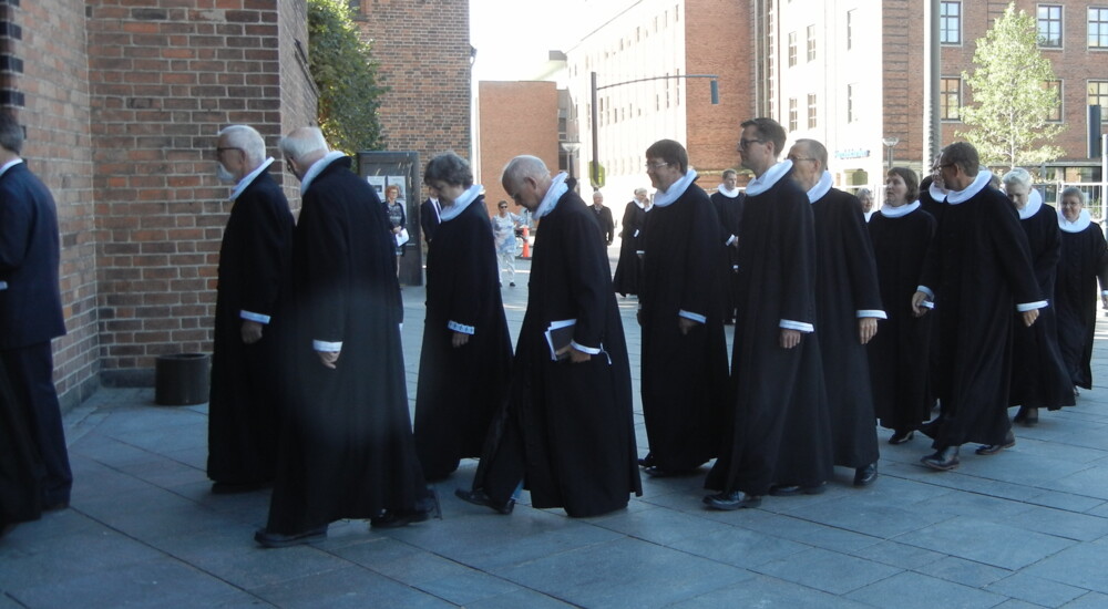 Provster i procession