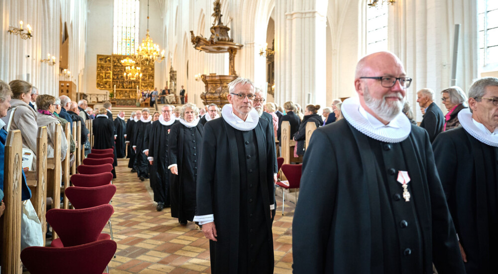 Procession med ny provst Hans Henrik Merrild